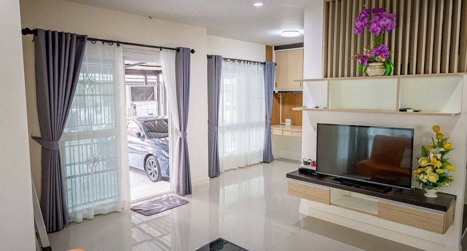 For rent 3 bedrooms townhouse in Mueang Chiang Mai, Chiang Mai