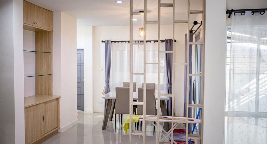 For rent 3 bedrooms townhouse in Mueang Chiang Mai, Chiang Mai