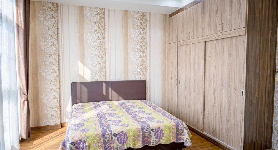 For rent 3 bedrooms townhouse in Mueang Chiang Mai, Chiang Mai