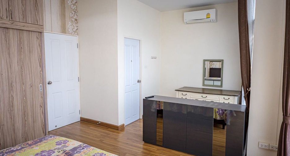 For rent 3 bedrooms townhouse in Mueang Chiang Mai, Chiang Mai