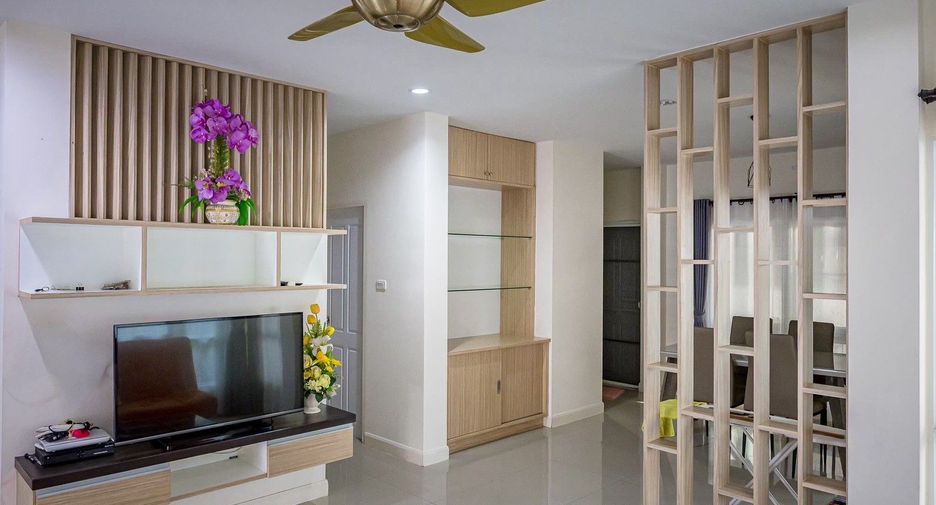 For rent 3 bedrooms townhouse in Mueang Chiang Mai, Chiang Mai
