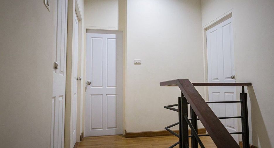 For rent 3 bedrooms townhouse in Mueang Chiang Mai, Chiang Mai