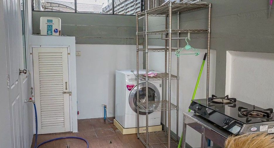 For rent 3 bedrooms townhouse in Mueang Chiang Mai, Chiang Mai