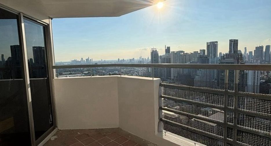 Condo en alquiler de 2 habitaciones en Khlong Toei, Bangkok