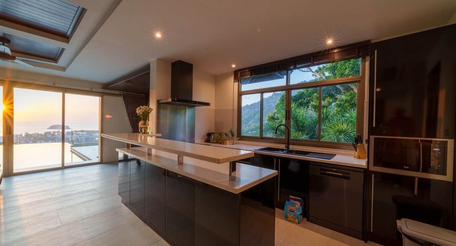 For rent 4 bedrooms villa in Mueang Phuket, Phuket