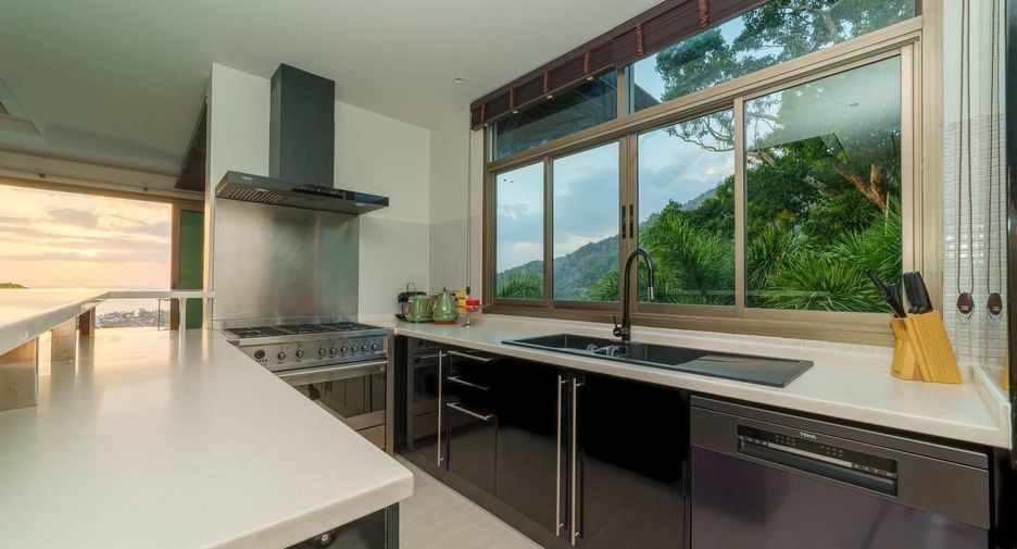 For rent 4 bedrooms villa in Mueang Phuket, Phuket