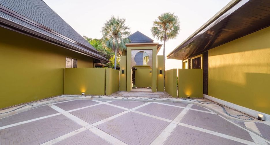 For rent 4 bedrooms villa in Mueang Phuket, Phuket