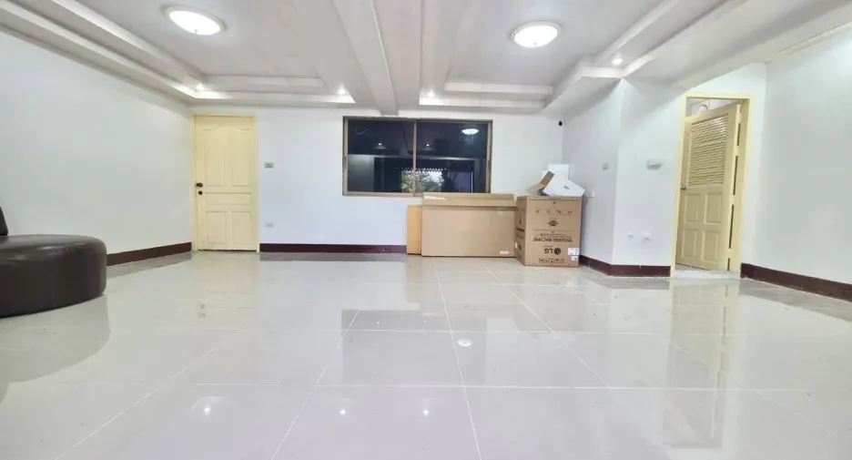 For sale studio condo in Saraphi, Chiang Mai