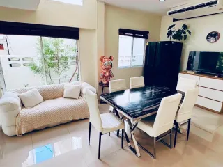 Haus zur Miete mit 5 Zimmer in Watthana, Bangkok