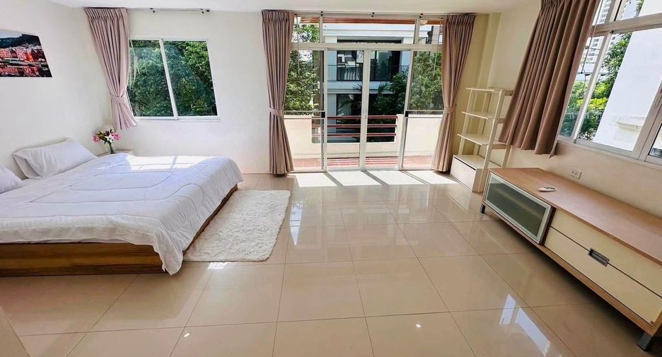 Haus zur Miete mit 5 Zimmer in Watthana, Bangkok