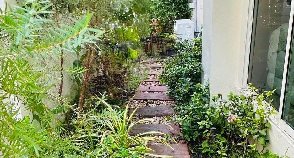 Haus zur Miete mit 5 Zimmer in Watthana, Bangkok