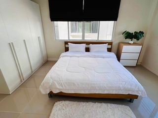 Haus zur Miete mit 5 Zimmer in Watthana, Bangkok