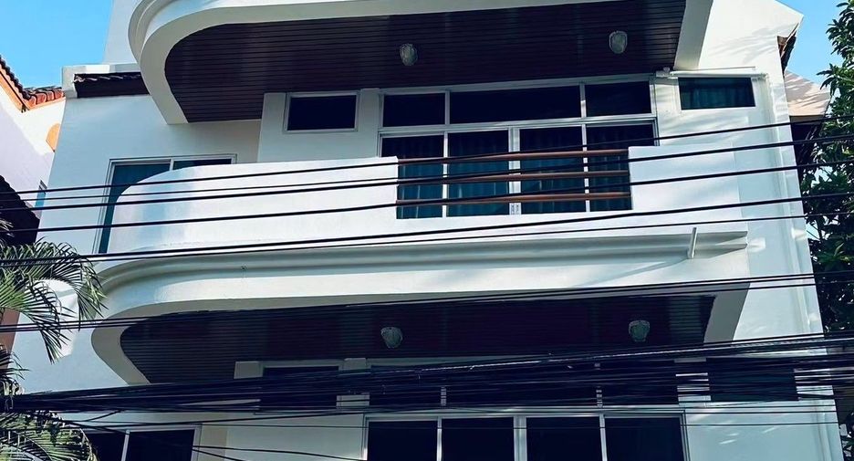 Haus zur Miete mit 5 Zimmer in Watthana, Bangkok