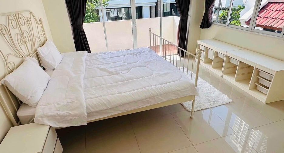 Haus zur Miete mit 5 Zimmer in Watthana, Bangkok