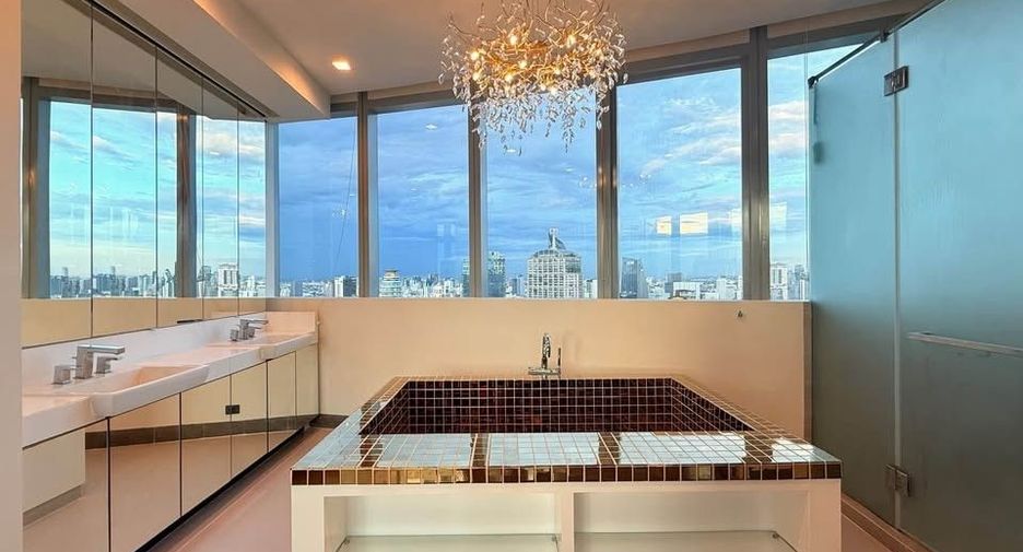 Condo en alquiler de 4 habitaciones en Khlong Toei, Bangkok