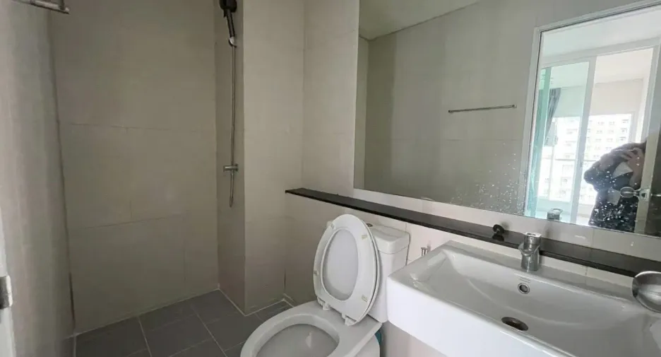 For rent 2 bedrooms condo in Mueang Samut Prakan, Samut Prakan