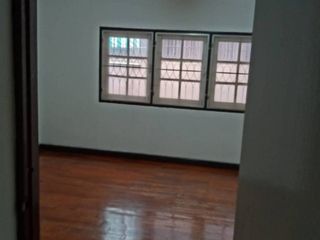 À louer 3 chambres maison de ville à Bang Khen, Bangkok