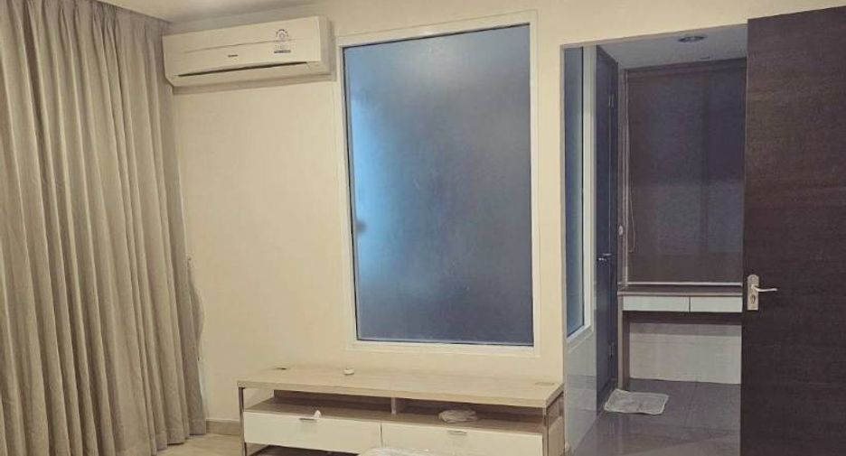 For sale 2 bedrooms condo in Huai Khwang, Bangkok