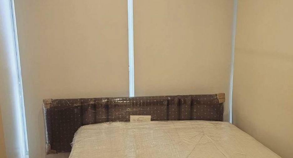 For sale 2 bedrooms condo in Huai Khwang, Bangkok