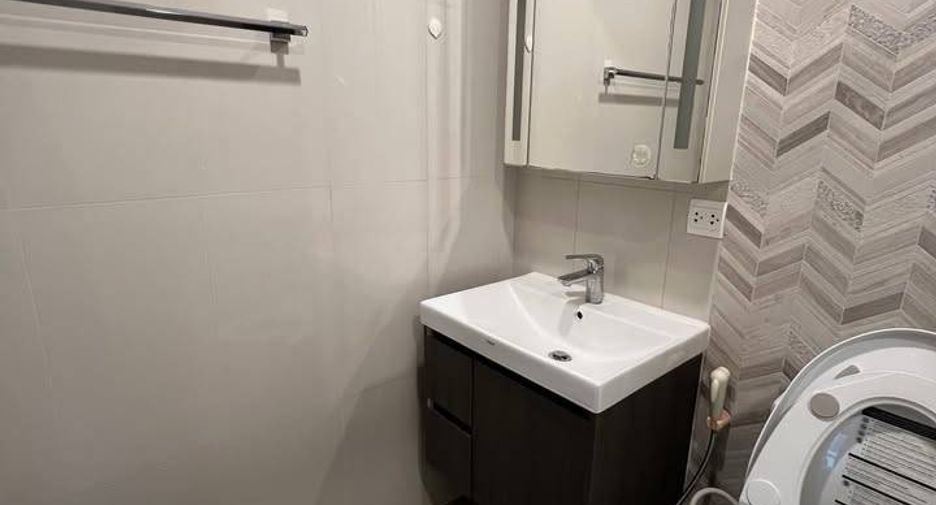 For sale 1 bed condo in Khlong Toei, Bangkok