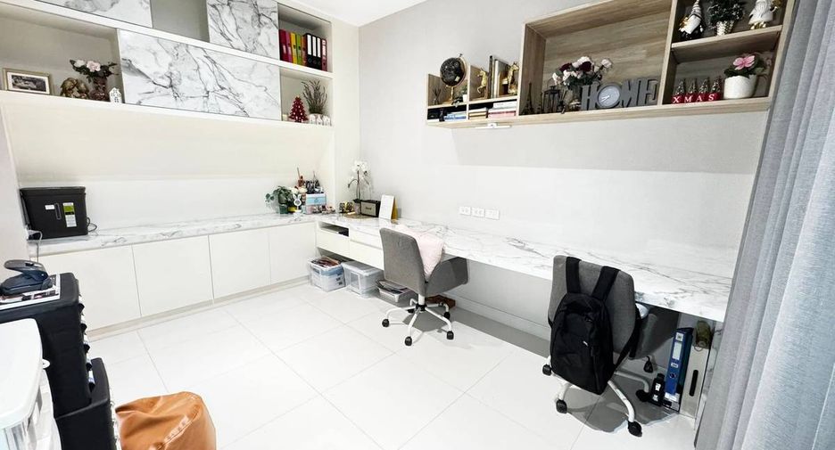 For rent 4 bedrooms house in Saphan Sung, Bangkok