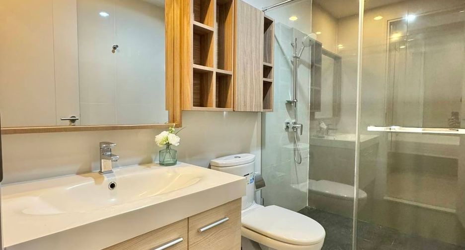 For rent 2 bedrooms condo in Watthana, Bangkok