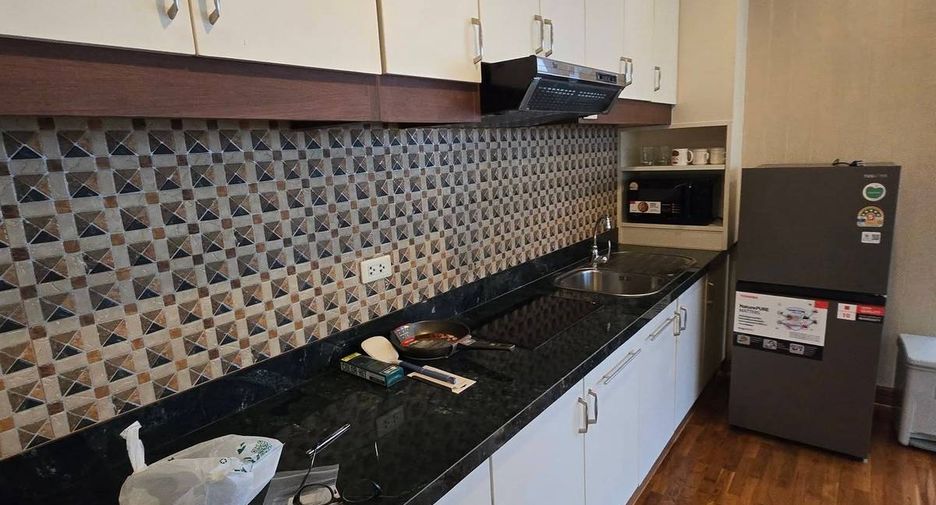 For rent 2 bedrooms condo in Pathum Wan, Bangkok