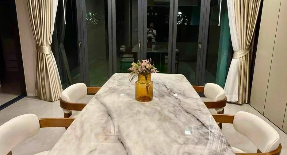For rent 4 bedrooms house in Saphan Sung, Bangkok