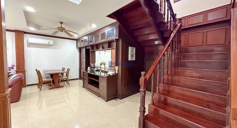 For rent 3 bedrooms house in Huay Yai, Pattaya