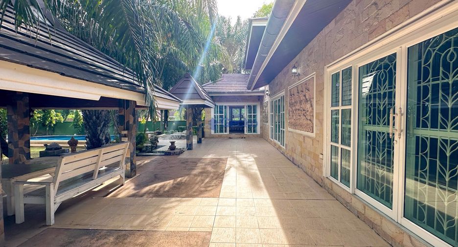For rent 3 bedrooms house in Huay Yai, Pattaya