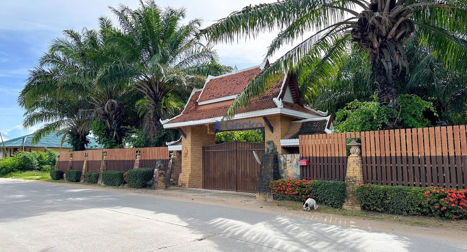 For rent 3 bedrooms house in Huay Yai, Pattaya