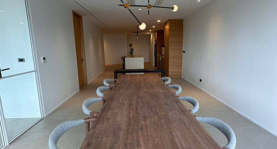 For rent 4 bedrooms condo in Khlong Toei, Bangkok