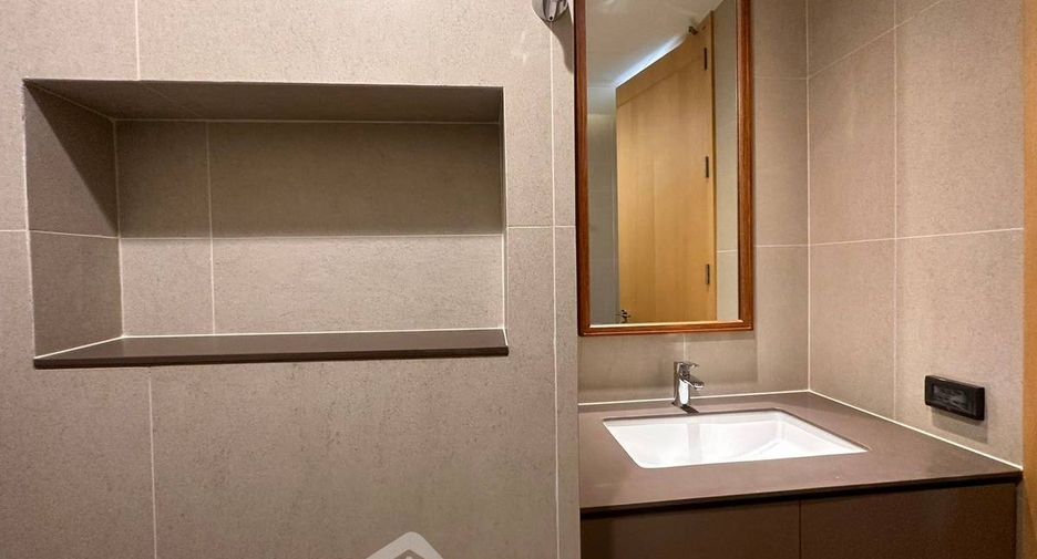 For rent 4 bedrooms condo in Khlong Toei, Bangkok