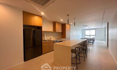 For rent 4 bedrooms condo in Khlong Toei, Bangkok