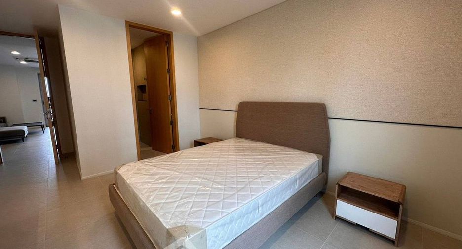 For rent 4 bedrooms condo in Khlong Toei, Bangkok