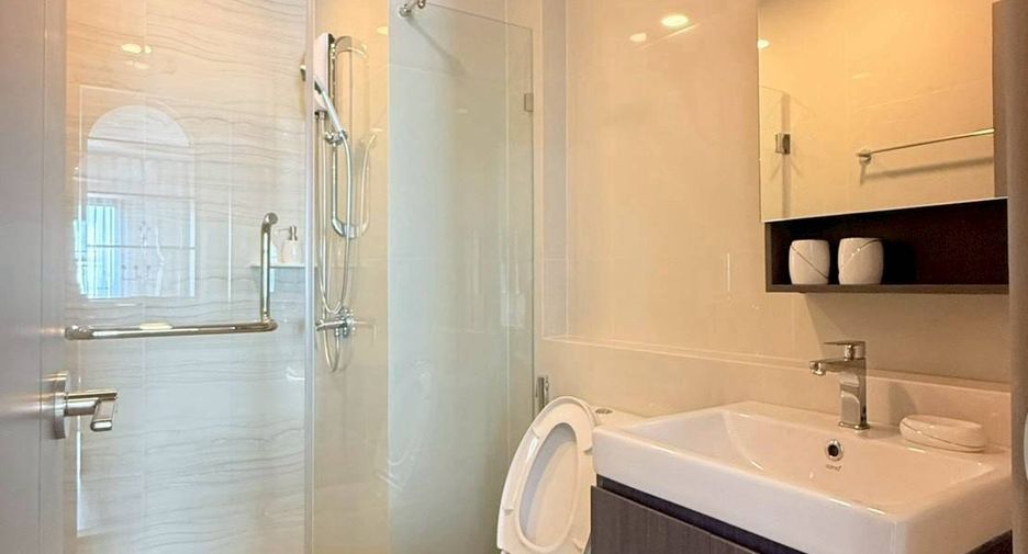 For rent 2 bedrooms condo in Phra Khanong, Bangkok