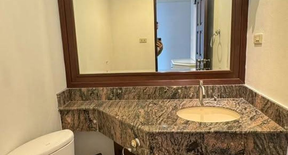 For rent 3 bedrooms condo in Watthana, Bangkok