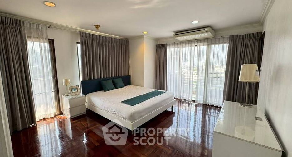 For rent 3 bedrooms condo in Watthana, Bangkok