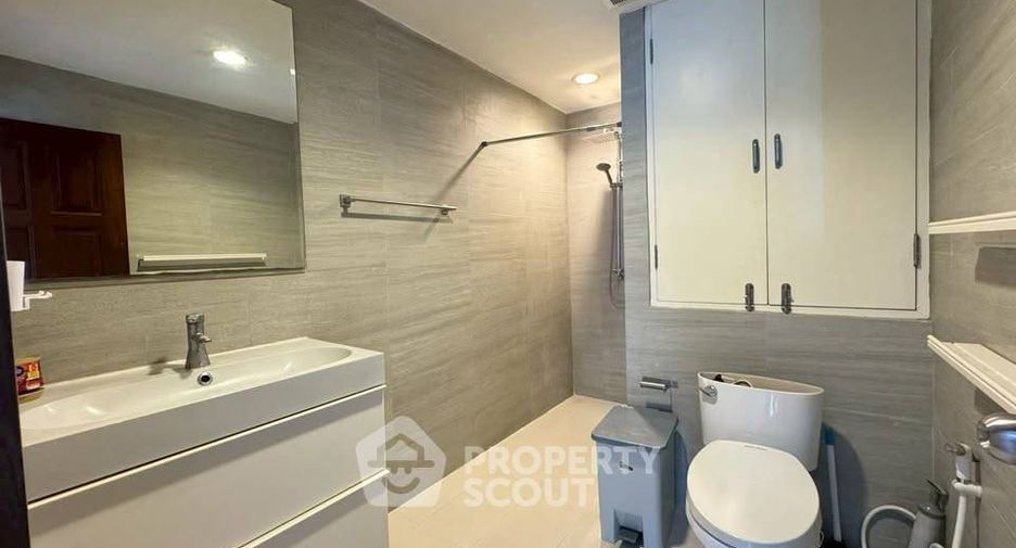 For rent 3 bedrooms condo in Watthana, Bangkok