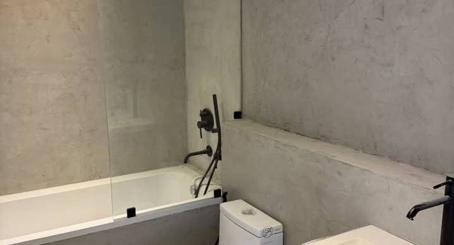 For rent 3 bedrooms condo in Watthana, Bangkok