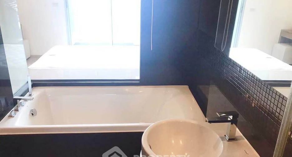 For rent 1 bed condo in Phra Khanong, Bangkok
