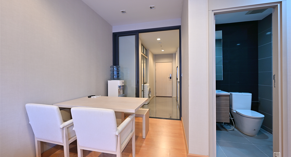 À louer 2 chambres condo à Watthana, Bangkok