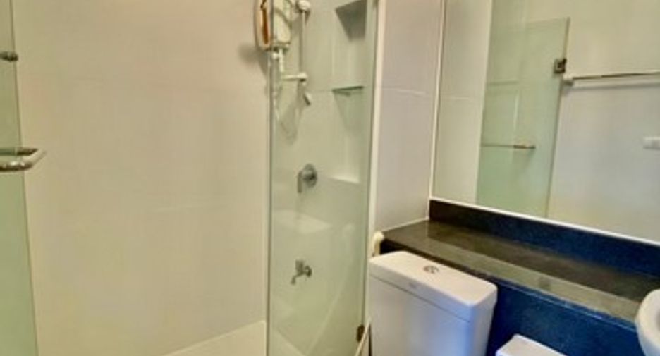 For rent 2 bedrooms condo in Thon Buri, Bangkok