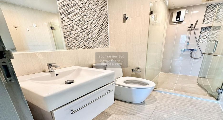 For rent 2 bedrooms condo in Huai Khwang, Bangkok
