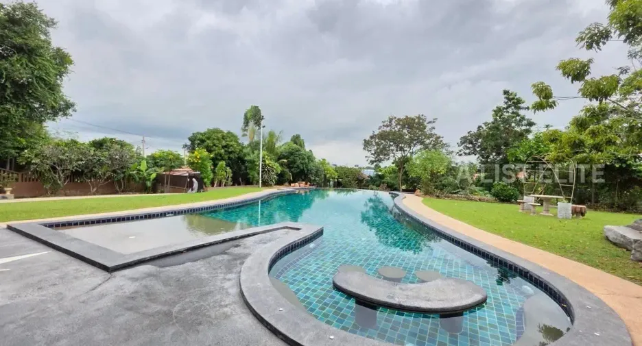 出售 6 卧室 独立屋 在 Bang Lamung, Chon Buri