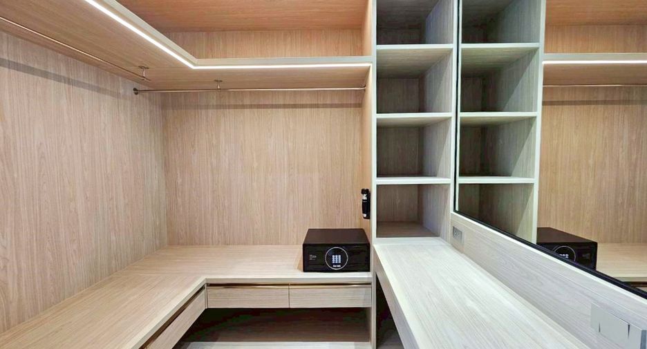 For rent 4 ベッドルーム condo in Khlong Toei, Bangkok