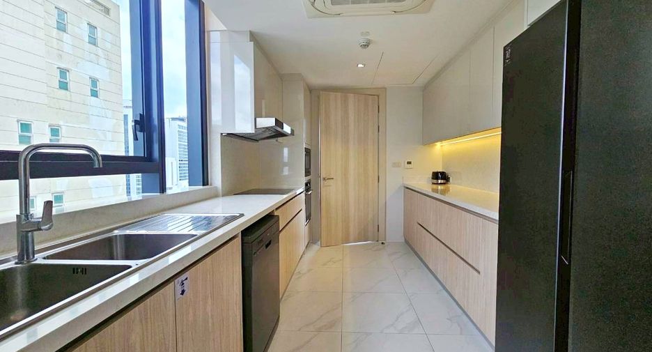 For rent 4 ベッドルーム condo in Khlong Toei, Bangkok