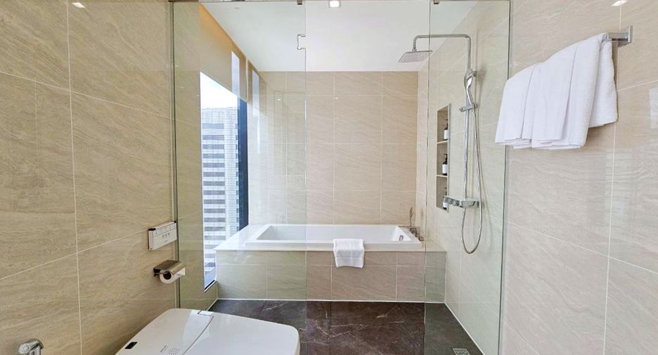 For rent 4 ベッドルーム condo in Khlong Toei, Bangkok
