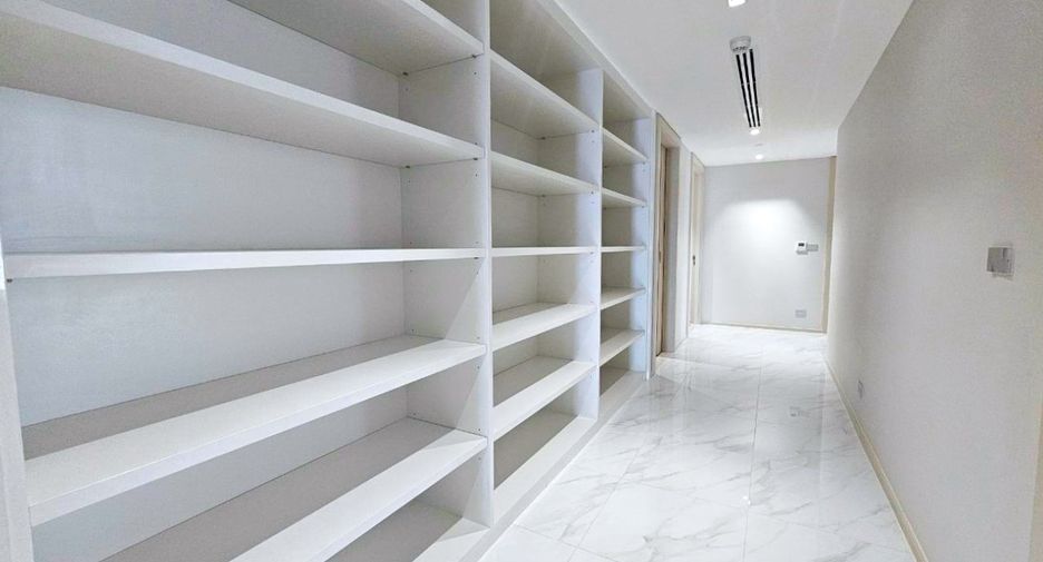 For rent 4 ベッドルーム condo in Khlong Toei, Bangkok