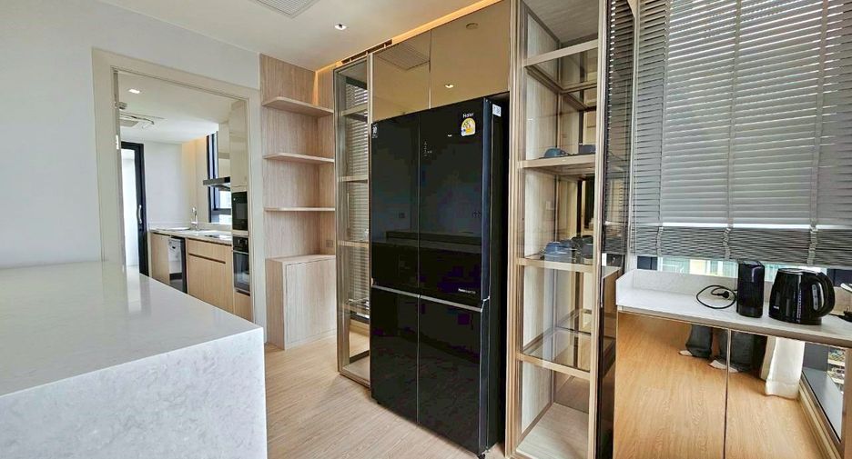 For rent 4 ベッドルーム condo in Khlong Toei, Bangkok